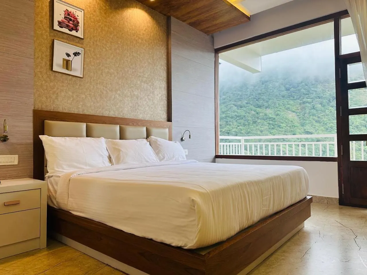 Hotel The Teatree Munnar Suryanelli