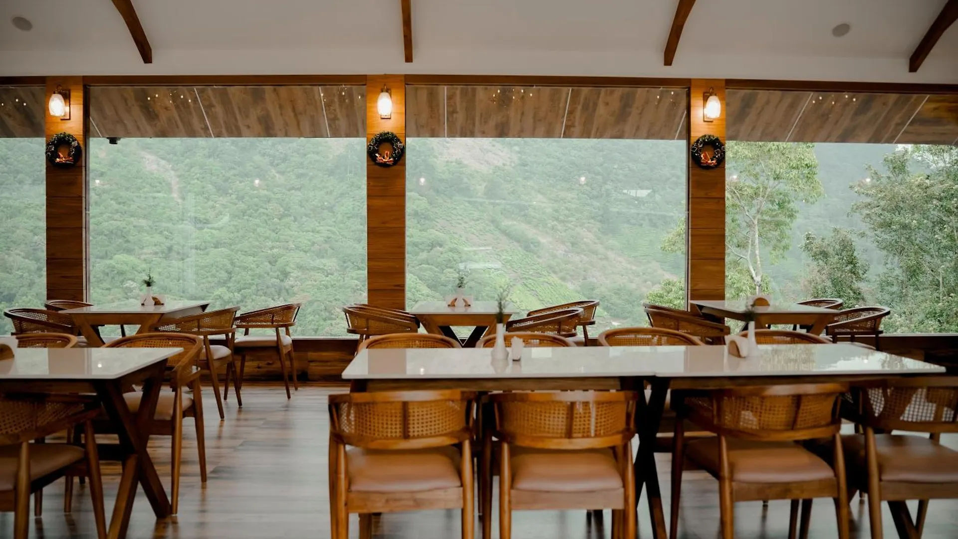 Hotel The Teatree Munnar Suryanelli